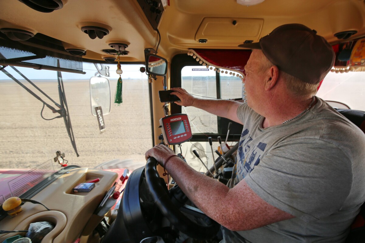 трактор кировец внутри