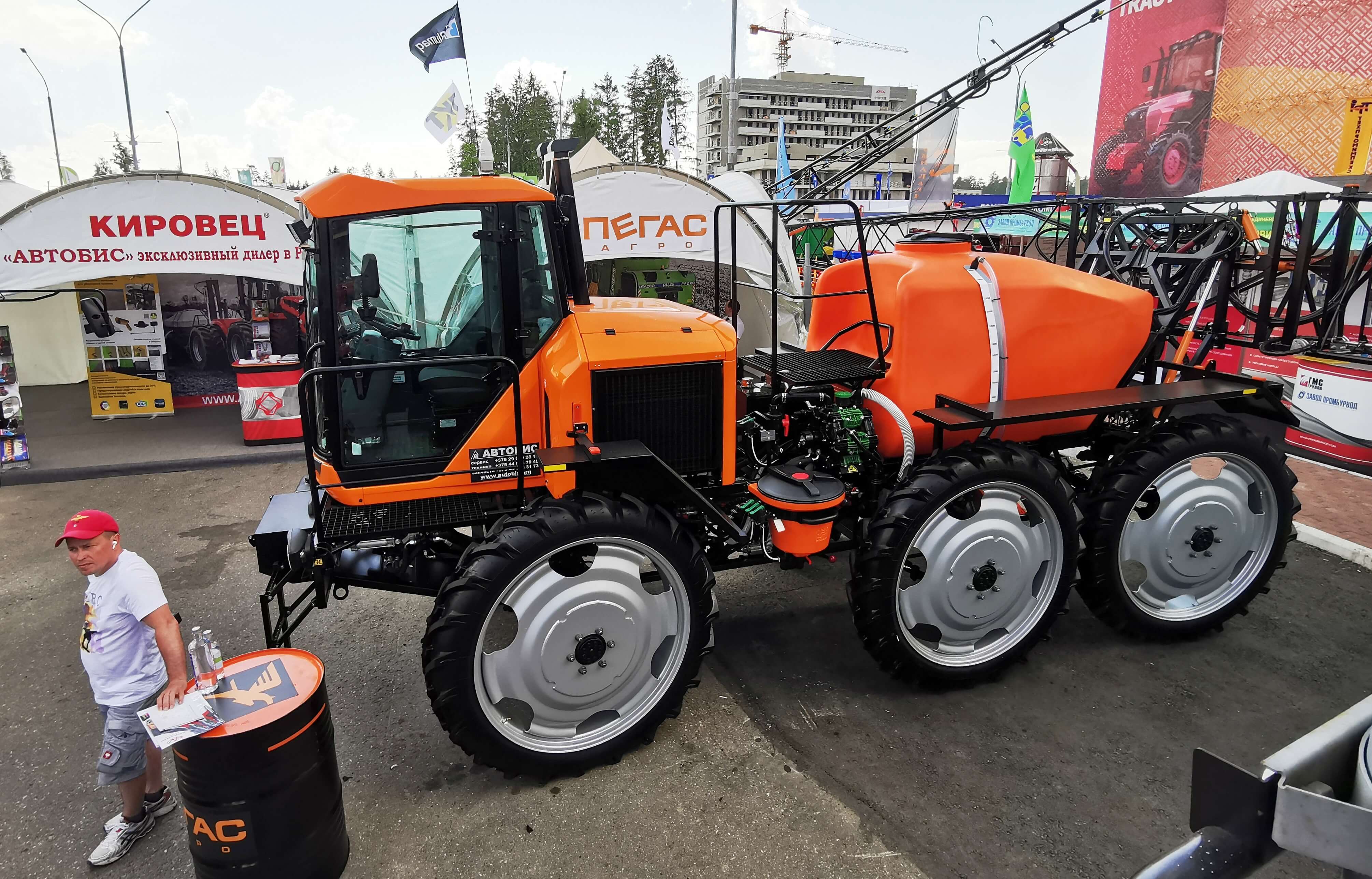 Автобис на выставке