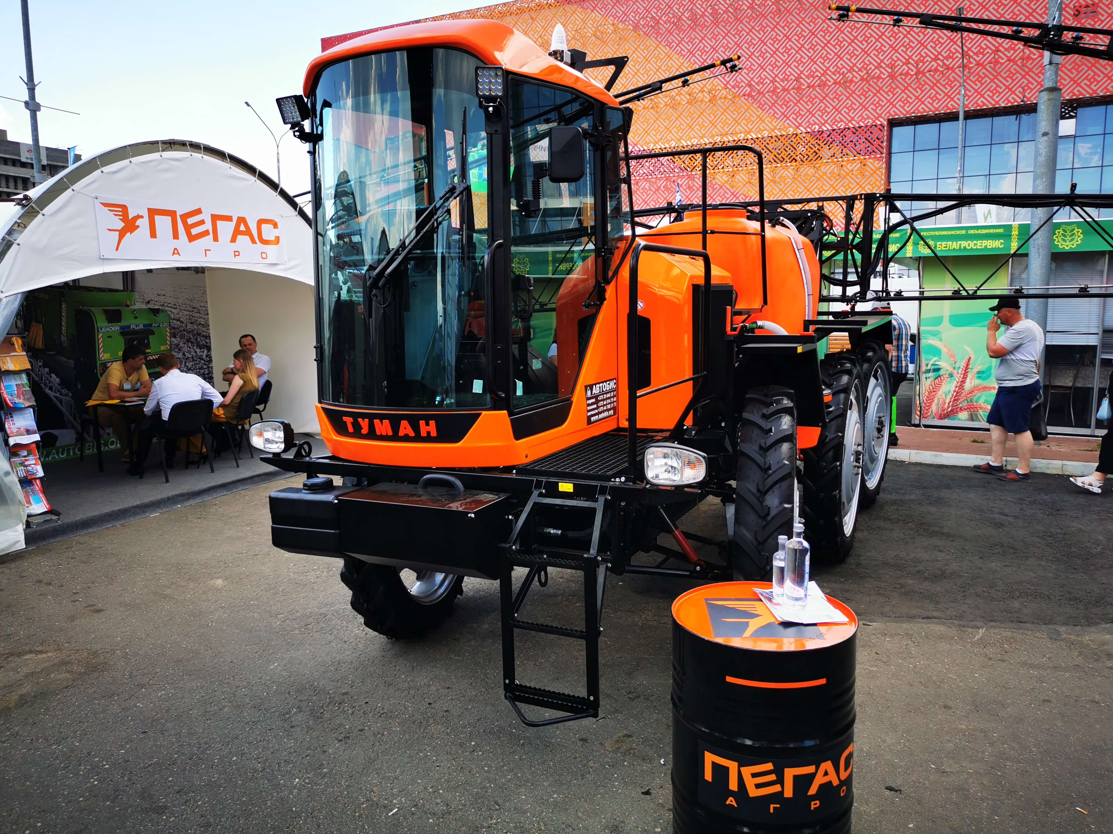 Автобис на выставке