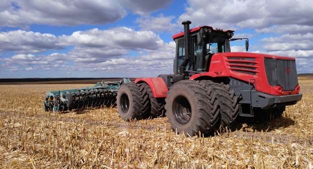 Презентация трактора «Кировец» и дисковой бороны «Доминанта»